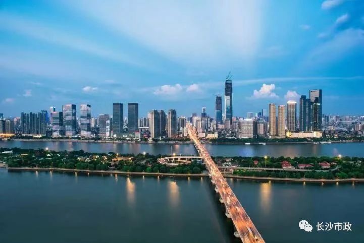 以城市，見未來；與城市，共成長